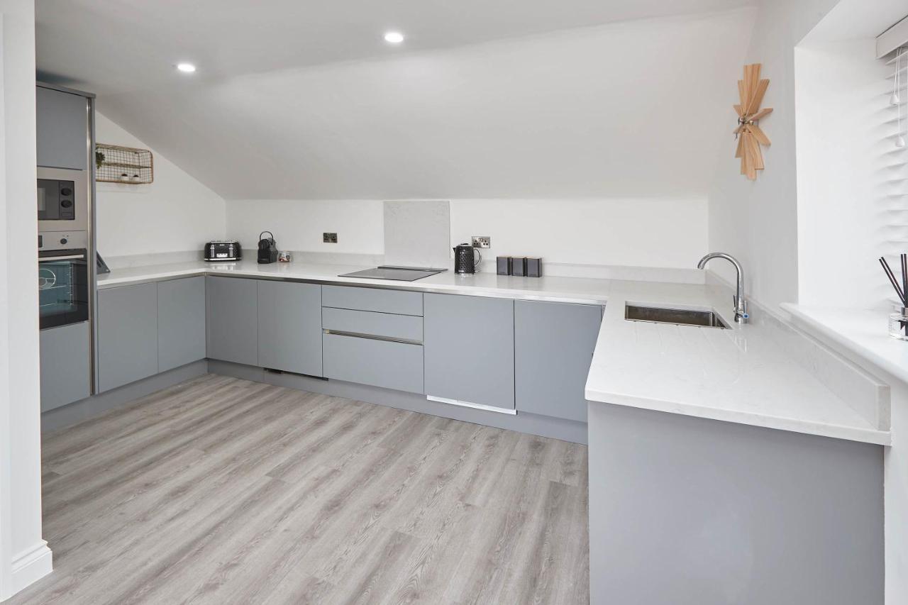 Host & Stay - Coastal Townhouse Whitby Bagian luar foto